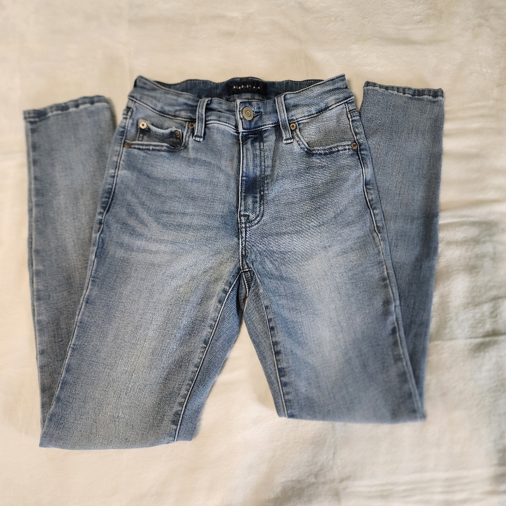 Aeropostale Jeggings‎ High Rise Size 2 Short Light Wash Beach Casual